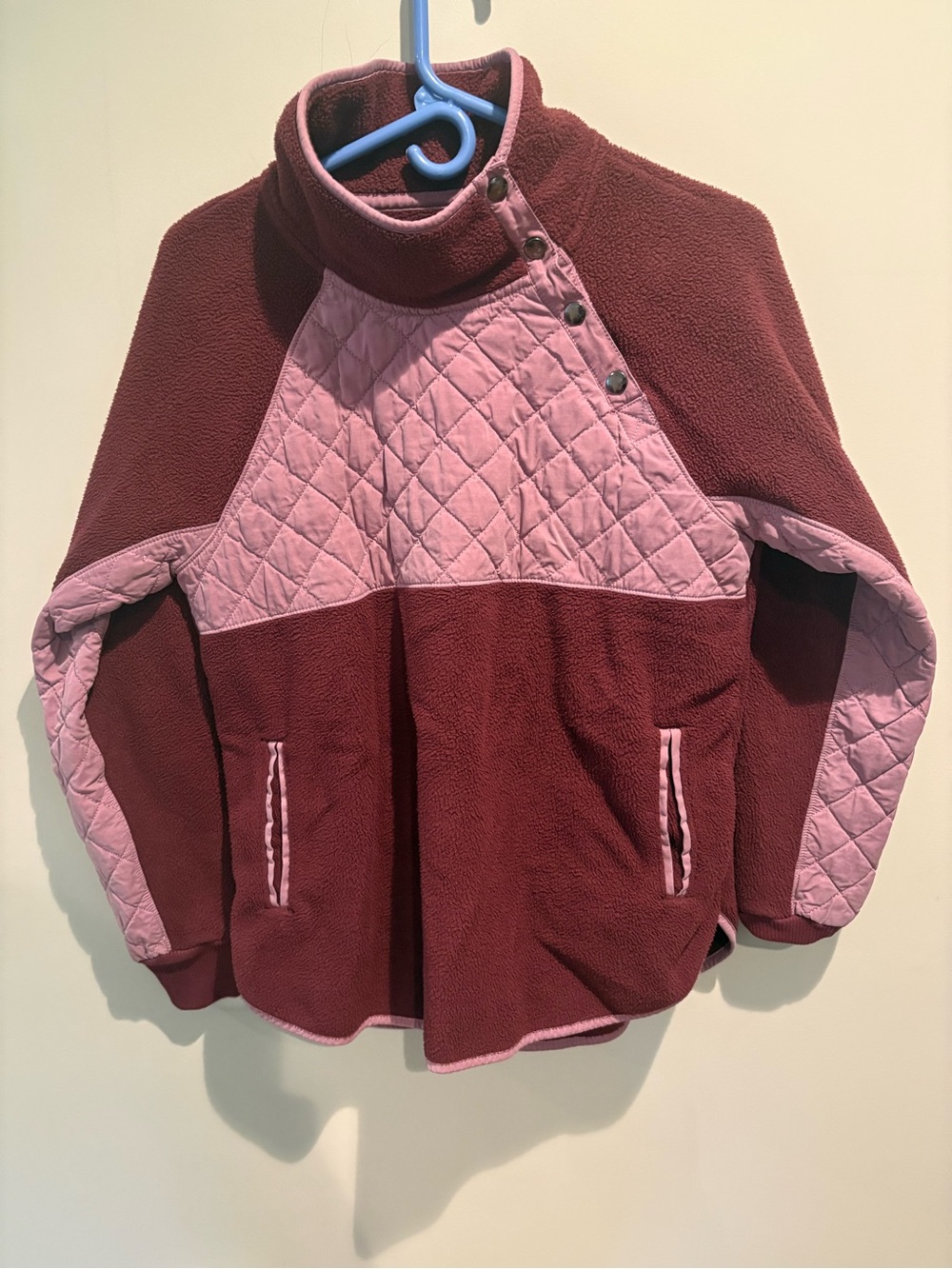 Abercrombie & Fitch Women’s Burgundy & Pink Sherpa Pullover – Quilted – M